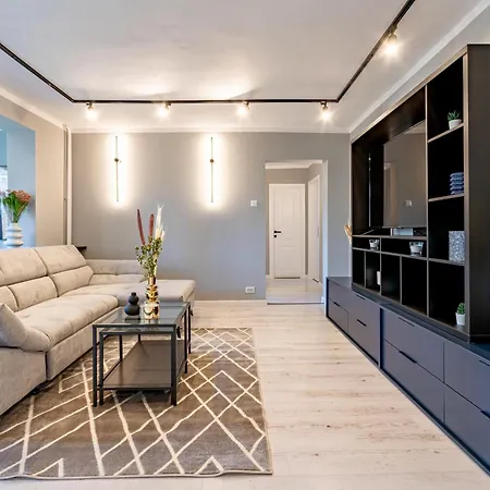Contemporary Comfort: Spacious 2br In Vibrant East