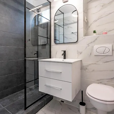 Contemporary Comfort: Spacious 2br In Vibrant East Bucharest