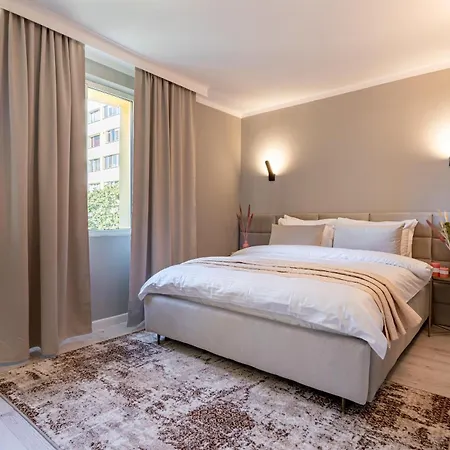 Contemporary Comfort: Spacious 2br In Vibrant East