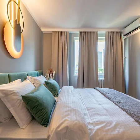 Contemporary Comfort: Spacious 2br In Vibrant East Apartment