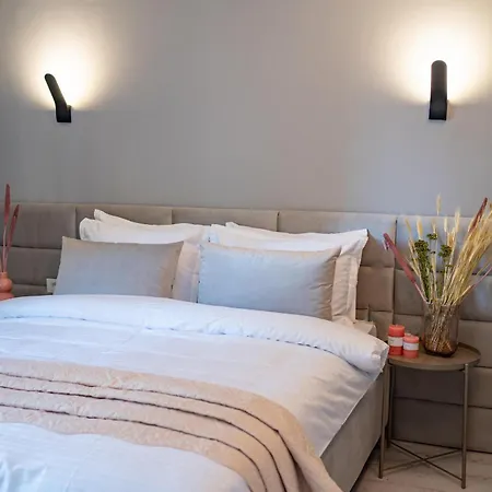 Contemporary Comfort: Spacious 2br In Vibrant East Apartment *