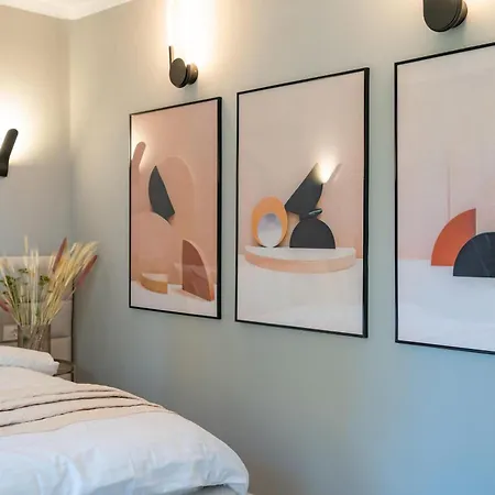 Contemporary Comfort: Spacious 2br In Vibrant East *