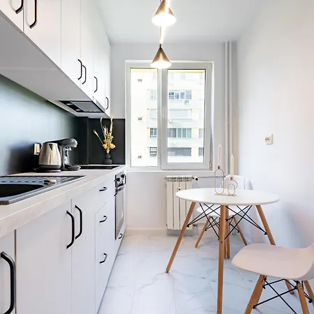 Apartment Contemporary Comfort: Spacious 2br In Vibrant East Bucharest