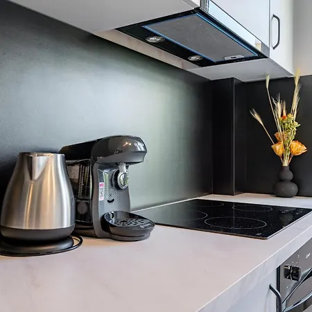 Contemporary Comfort: Spacious 2br In Vibrant East Apartment Bucharest