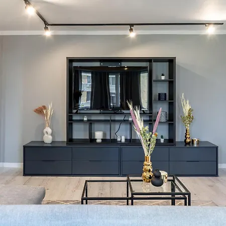 Contemporary Comfort: Spacious 2br In Vibrant East * Bucharest