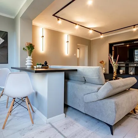 Contemporary Comfort: Spacious 2br In Vibrant East Apartment Bucharest