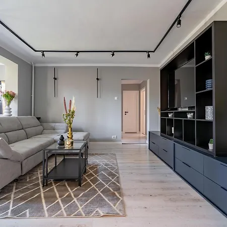 Contemporary Comfort: Spacious 2br In Vibrant East *