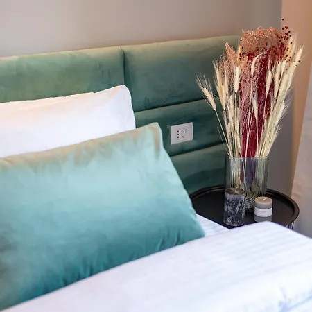Contemporary Comfort: Spacious 2br In Vibrant East Apartment Bucharest