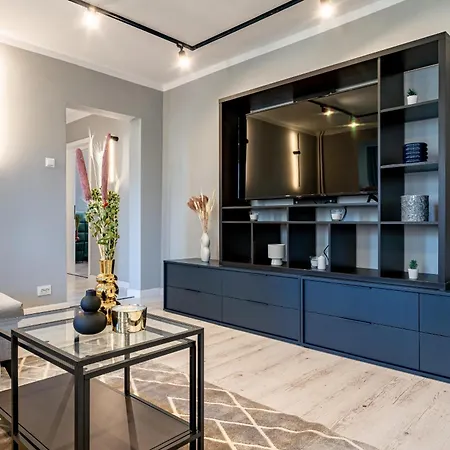 Contemporary Comfort: Spacious 2br In Vibrant East Apartment Bucharest